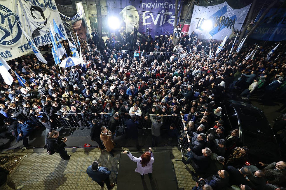 Manifestación en respaldo de la ex presidenta Cristina Fernández en Buenos Aires, Argentina.