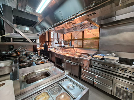 HURRICANE GRILL - COOKING LINE & PASS COUNTER