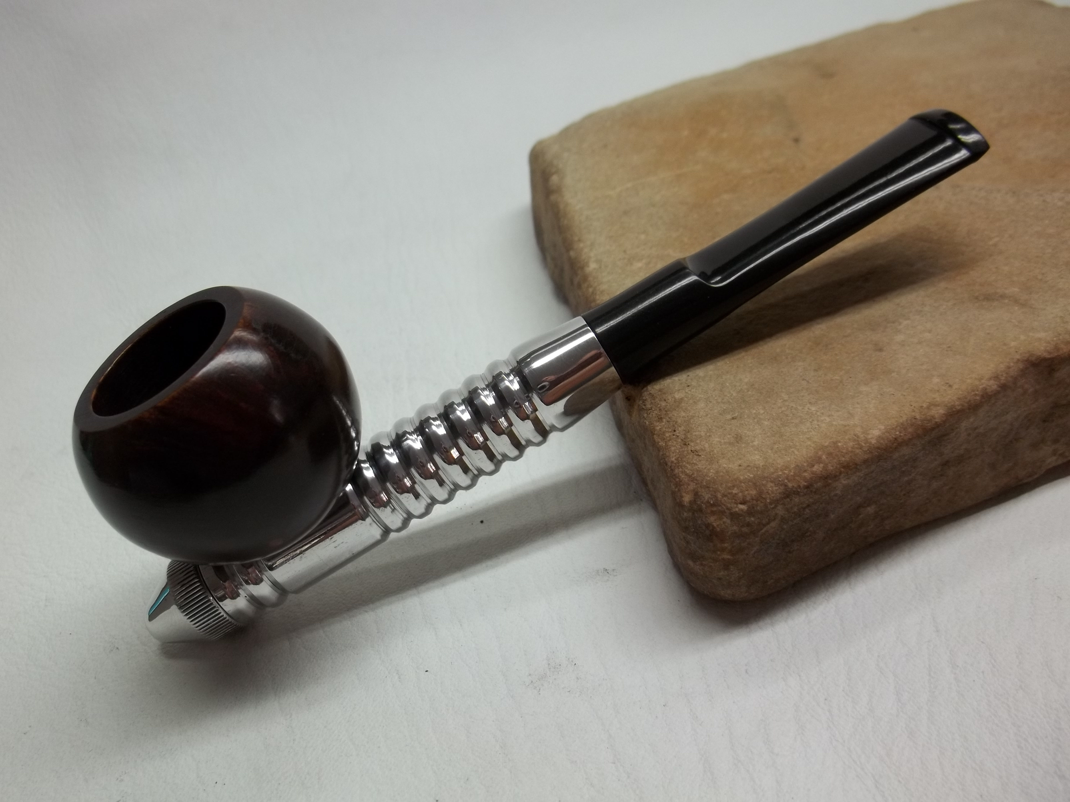 NOS UNSMOKED ALUMINUM ROUND RIBBED RADIATOR STYLE ESTATE PIPE BRIAR BOWL