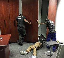 I MOVES SA Employees Packing 26
