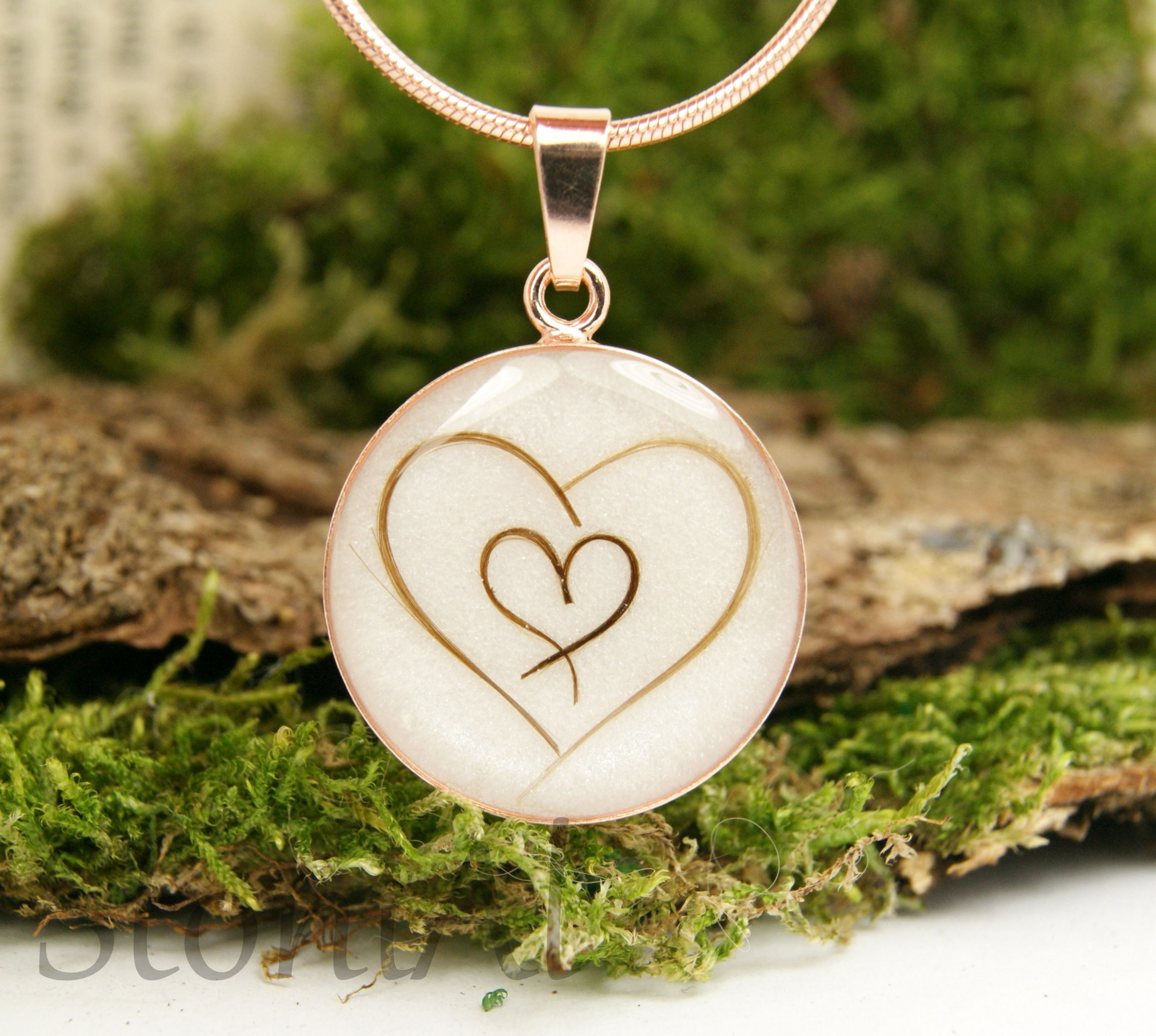 Herz aus Haaren mit oder ohne Muttermilch