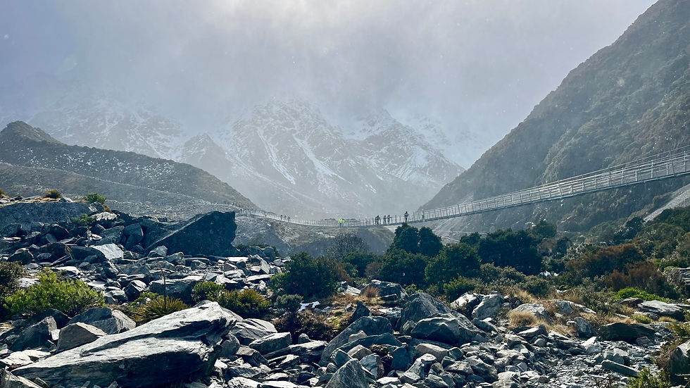De nieuwe 189 meter lange hangbrug op de Hooker Valley Track bij Mount Cook