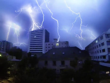 Orotina y San Mateo, cantones donde más rayos caen