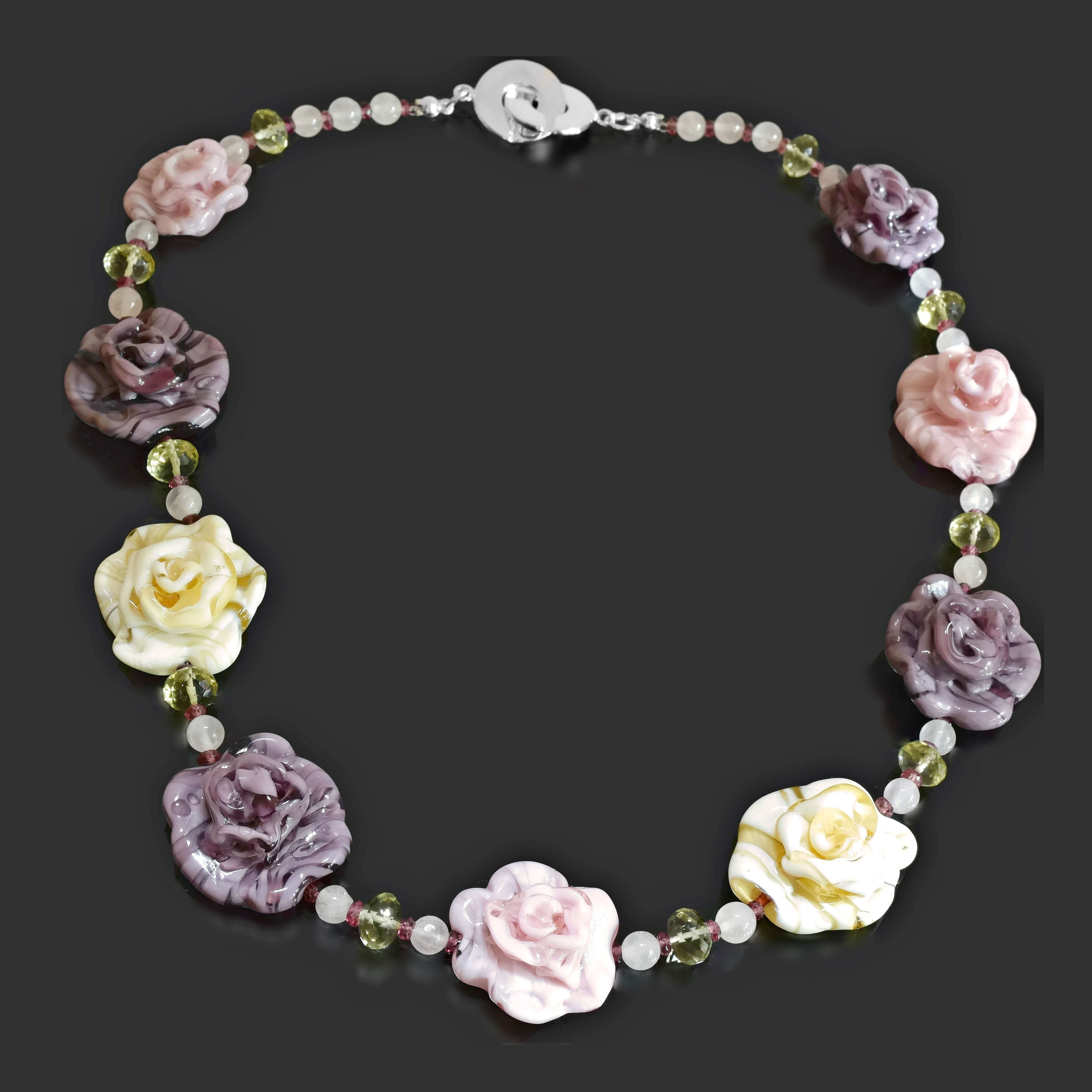 Collar de flores con cuentas y cristal de Murano, cuarzo rosa, cuarzo champán y