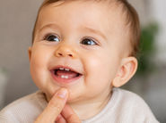 a cuantos meses salen los dientes
