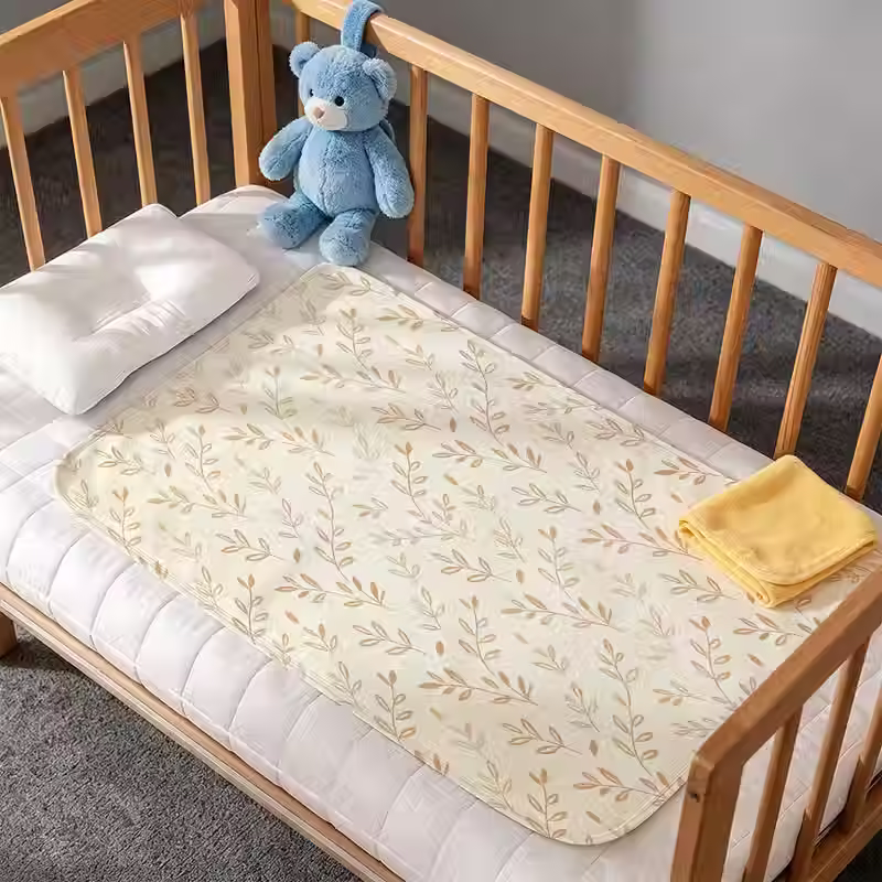 Protector Reutilizable Impermeable con Hojas Doradas Beige