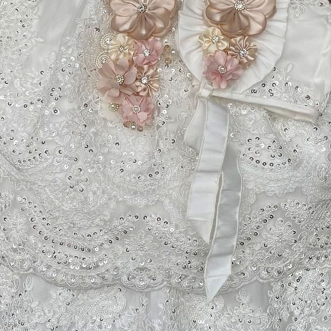 Ropón Blanco para Bebé Niña con Encaje, Lentejuelas y Flores