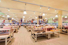 一級建築士事務所 株式会社オリナス/設計・デザイン事例/なかよし村 北波多店・店内3