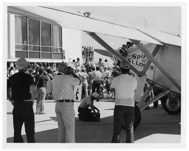 Lindbergh's landing with press and crowd