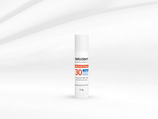 LÁBIOS HIDRATADOS: SAIBA POR QUE ESSA REGIÃO É MAIS SENSÍVEL E COMO CUIDAR