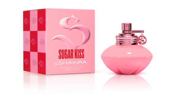 Caixa rosa e frasco de perfume Sugar Kiss by Shakira sobre fundo preto, com reflexo brilhante.