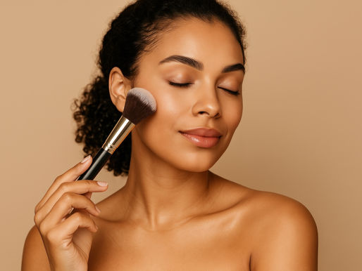 Transition blush: conheça a técnica de maquiagem que cria efeito corado natural e sem marcações