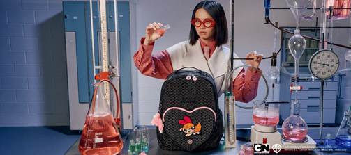 KIPLING LANÇA COLEÇÃO NOSTÁLGICA EM PARCERIA COM "AS MENINAS SUPERPODEROSAS"