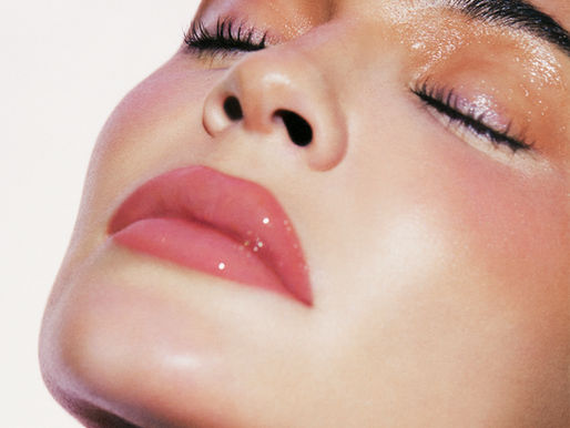 KYLIE JENNER APRESENTA O NOVO SUPPLE KISS LIP GLAZE DA KYLIE COSMETICS