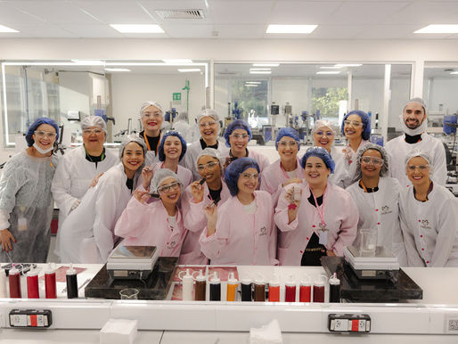 NATURA LEVA TIME DE INFLUENCIADORAS PARA PRODUZIREM O PRÓPRIO BATOM EM CAJAMAR