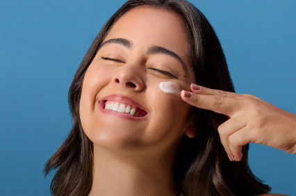 NIVEA lança creme facial com niacinamida para controlar a oleosidade por até 12 horas