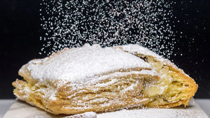 Μπουγατσα με σφολιατα και κρέμα σιμιγδαλιού