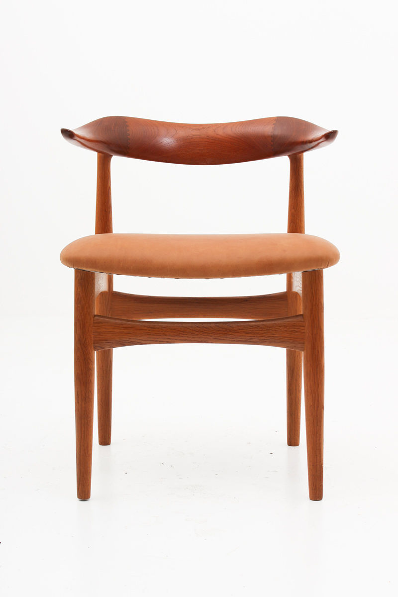 Thumbnail: Set of Eight Danish Dining Chairs "Cowhorn Chair" by Knud Faerch