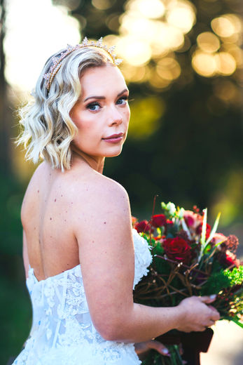 Gorgeous classic winter wedding in The Cotswolds with soft glam makeup