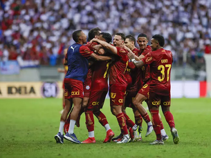 Na Fonte Nova, Bahia bate o Santos e sobe para 4º no Brasileirão