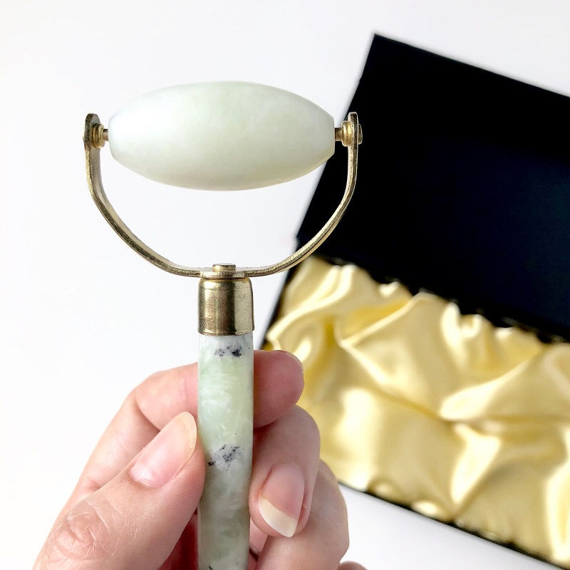 The Benefits of Jade Rolling and How to Use a Jade Roller