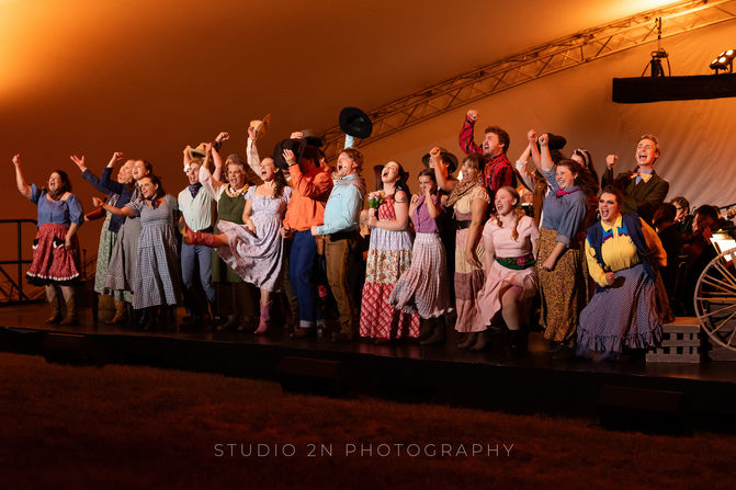 performance photo of cast of Oklahoma in concert