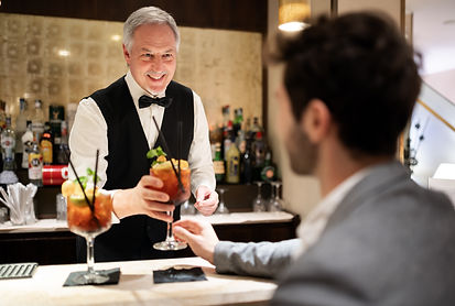Conviértete en camarero/a en un restaurante en Calpe, España