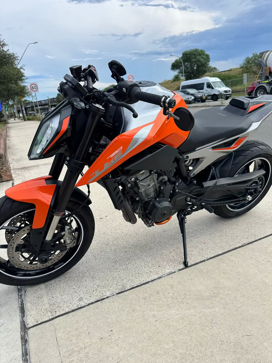 KTM DUKE 790