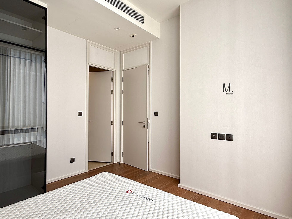 luxury-1-bedroom-condo-Muniq-Langsuan-bangkok-high-floor-near-lumpinipark 9.jpg
