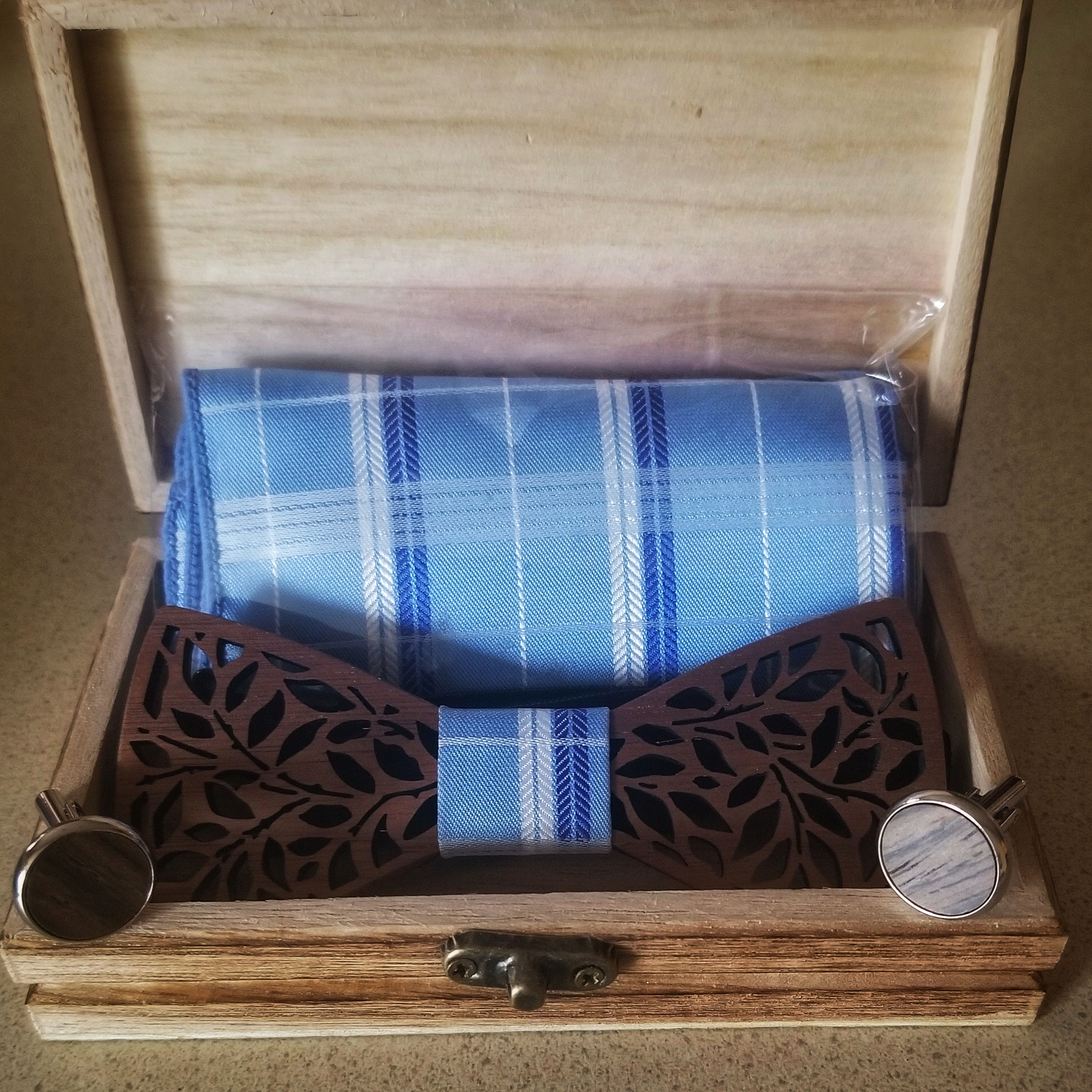 Men "Blue Pin-strip" Wooden Bowtie Set