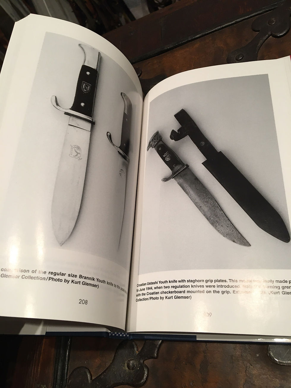 Miniatyrbild: A guide to military dressdaggers volym lV