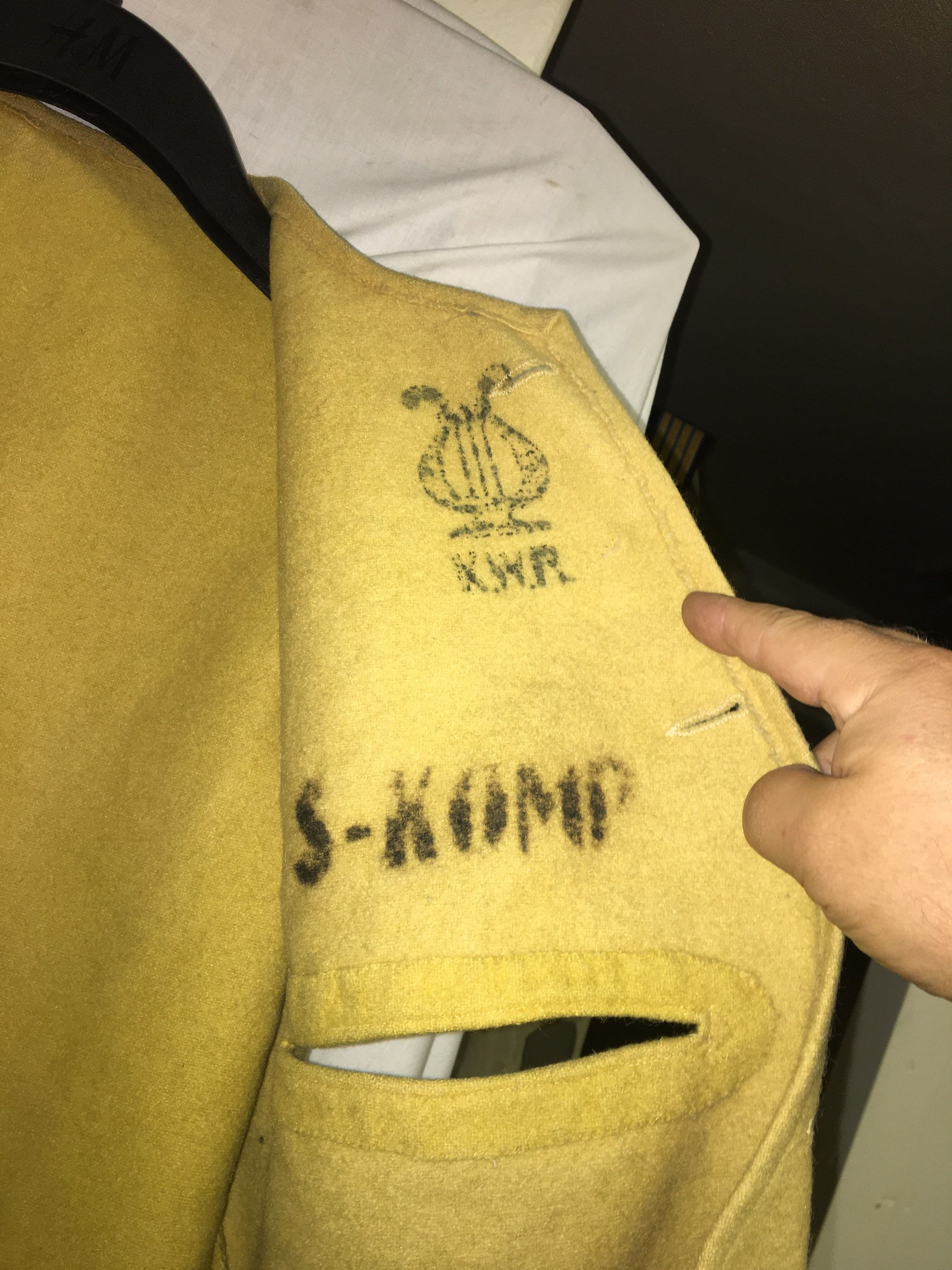 Crew vest em for reg band