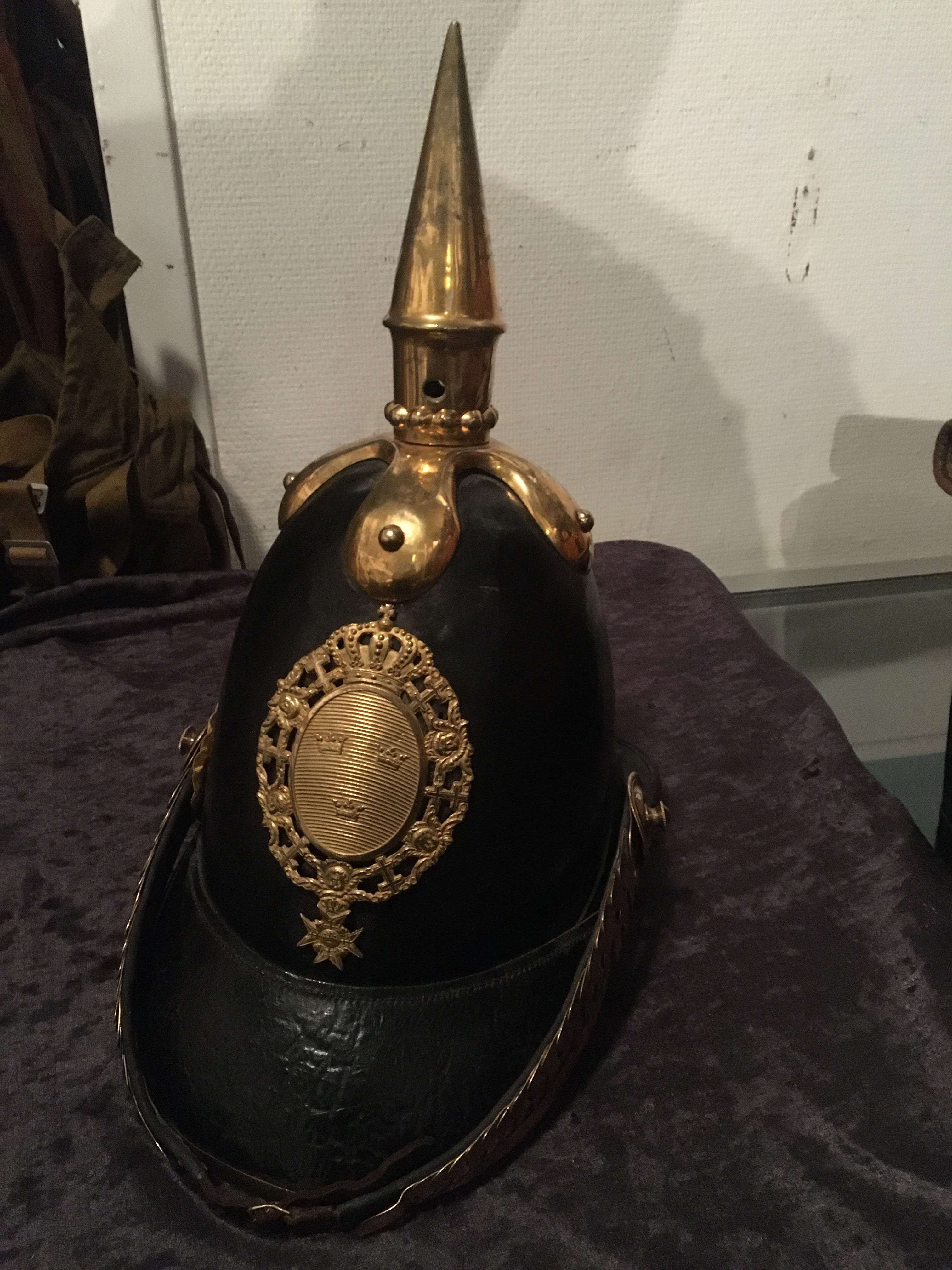 Sv kask m/1845 för underofficer