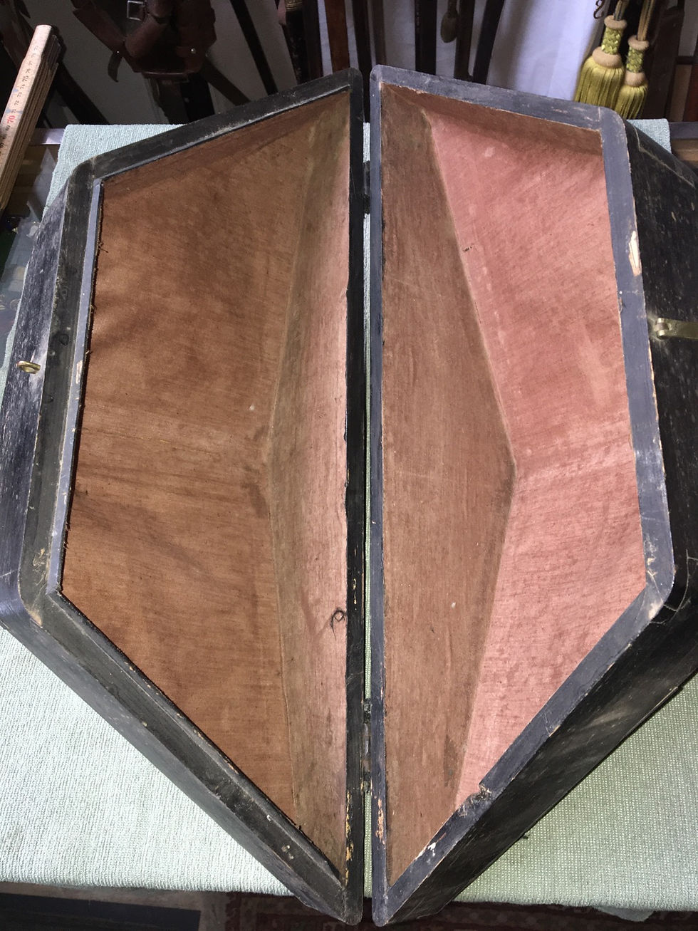 Thumbnail: Original box for bicorne.