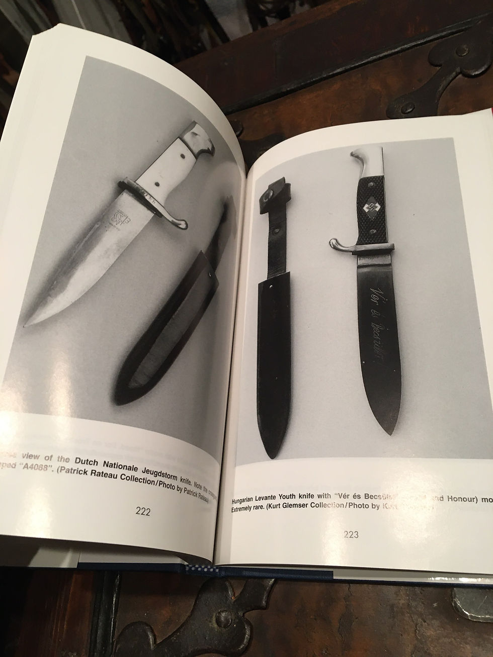 Miniatyrbild: A guide to military dressdaggers volym lV