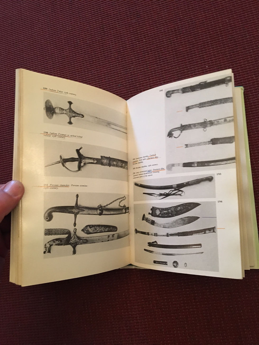Thumbnail: Book about swords and bayonets