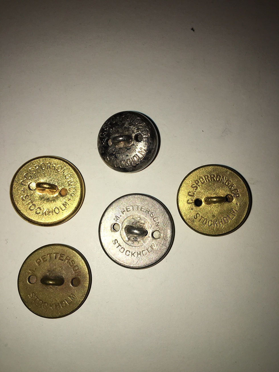 Miniatyrbild: 5 militära knappar 18-1900tal