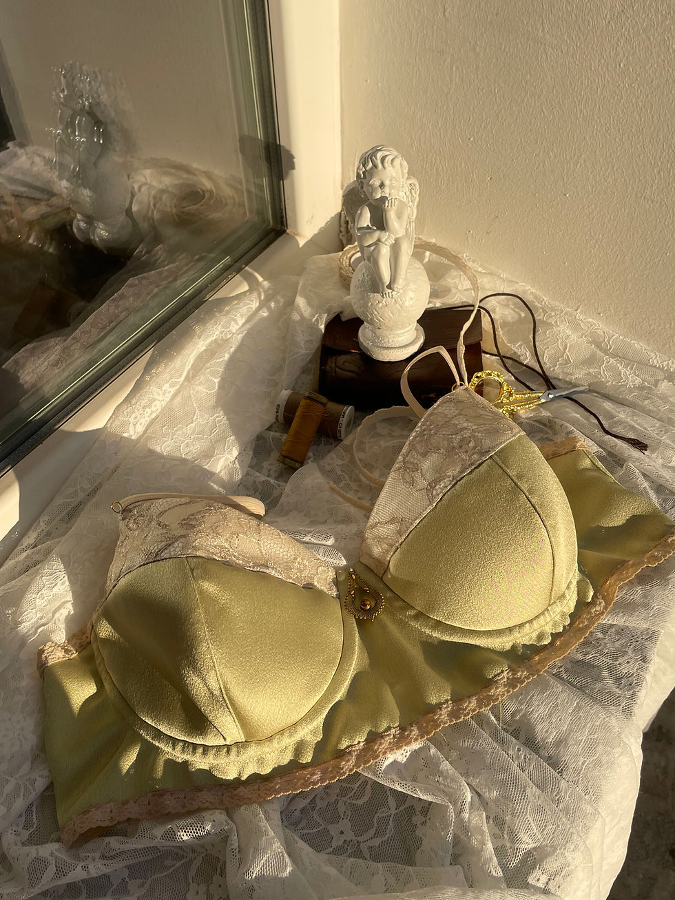 Thumbnail: Vintage Light Green Satin Lace Set