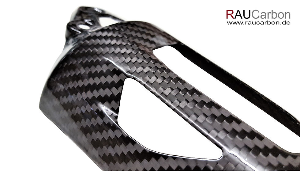 Miniaturbild: Prepreg‑Carbon Federbeinabdeckung für Ducati Panigale 899/1199 in Köper‑Webart, klar beschichtet, Detailansicht.