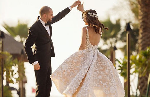 Small-bride-and-groom-dancing-139.jpg