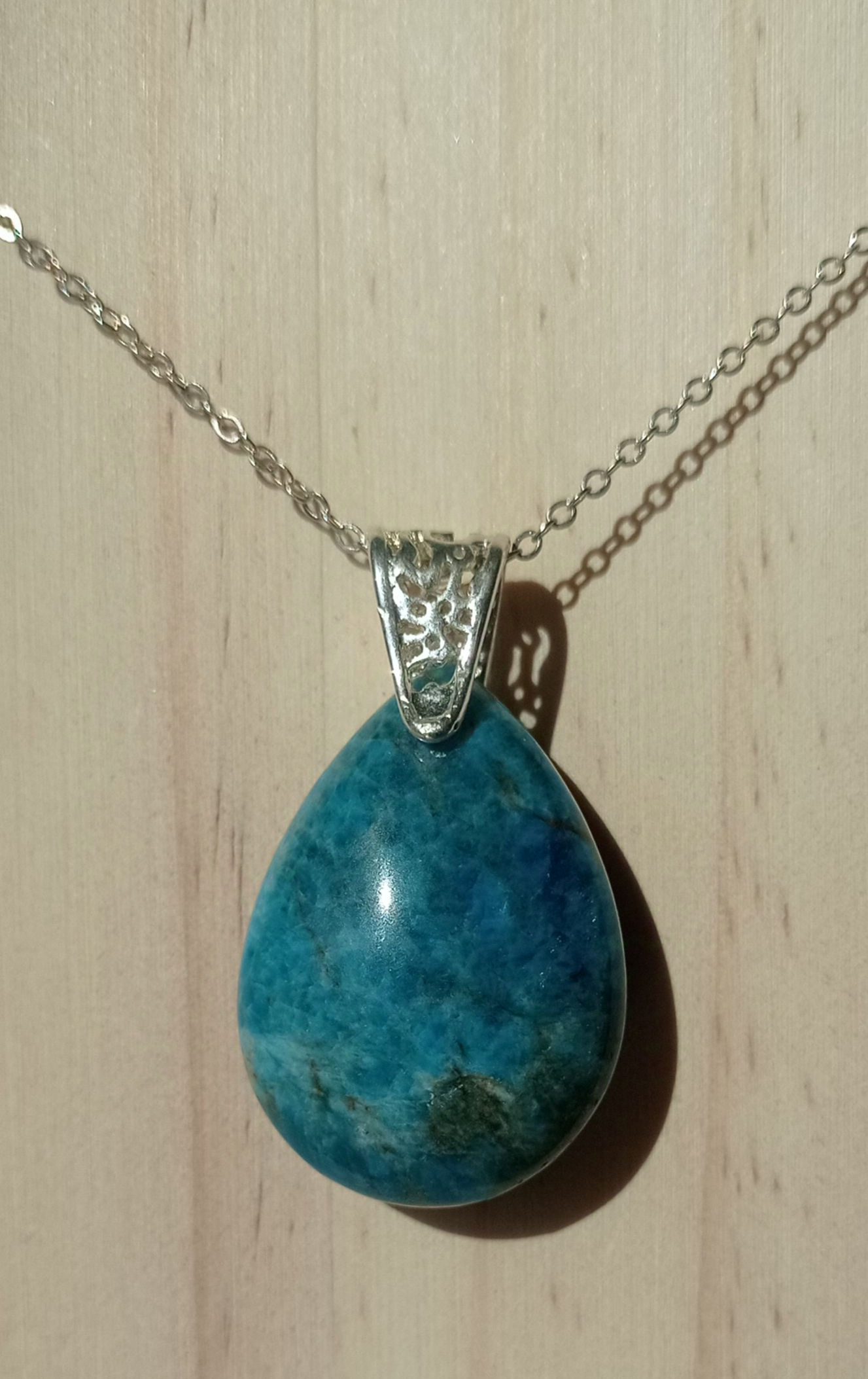 Collier pendentif apatite bleue