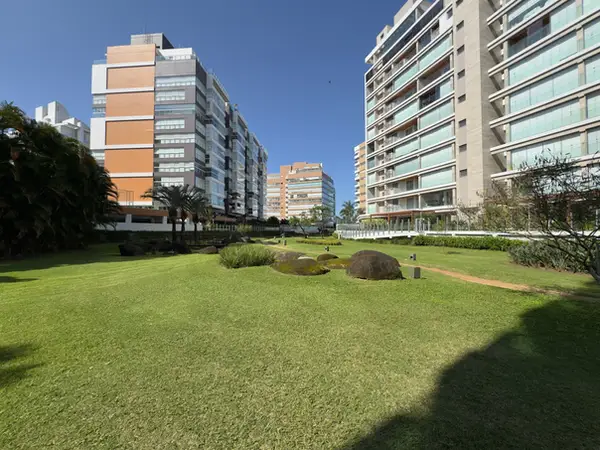 Jardim compartilhado (PI) do Módulo 08 da Riviera de São Lourenço, usado pelo Edifício Splendor