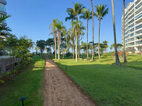 Jardim compartilhado (PI) do Módulo 03 da Riviera de São Lourenço, usado pelo Edifício Sunshine