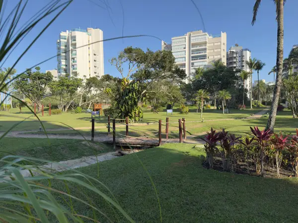 Jardim compartilhado (PI) do Módulo 03 da Riviera de São Lourenço, usado pelo Edifício Sunshine