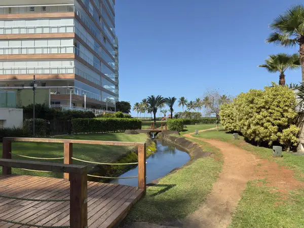 Jardim compartilhado (PI) do Módulo 08 da Riviera de São Lourenço, usado pelo Edifício Splendor