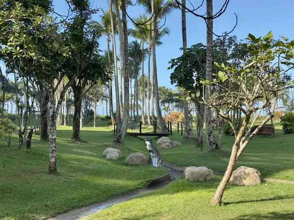 Jardim compartilhado (PI) do Módulo 03 da Riviera de São Lourenço, usado pelo Edifício Sunshine