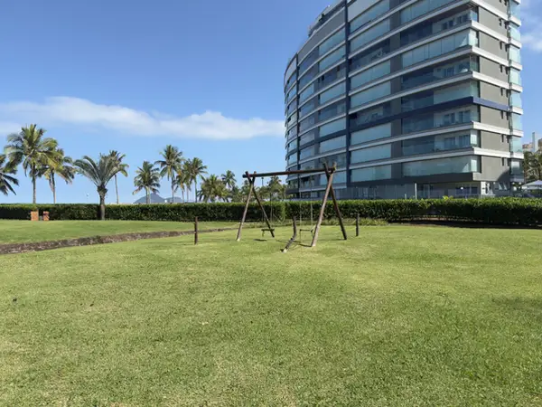 Jardim compartilhado (PI) do Módulo 08 da Riviera de São Lourenço, usado pelo Edifício Splendor