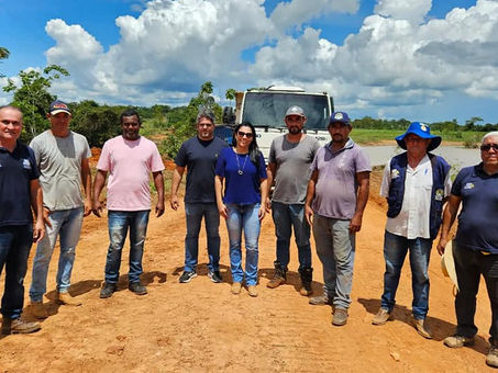 Prefeita Rosana Gomes leva maquinários ao Ramal da Cobra, no Pirã de Rã