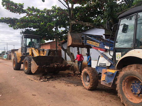 Secretaria de Obras trabalha intensamente em duas frentes de serviços no município
