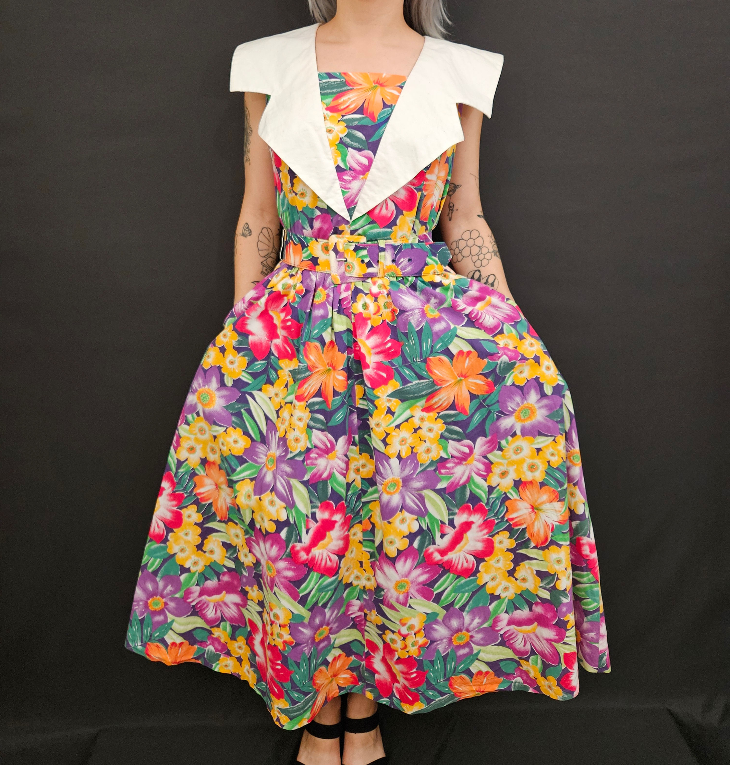 Vintage Oversized Collar Sleeveless Floral Belted Dress View One